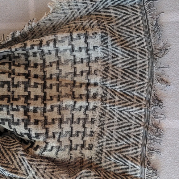 🏷️ NWT Scarf and Bracelet Set - Picture 4 of 6